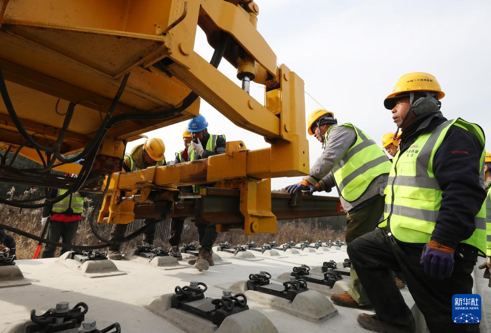 上海市域铁路机场联络线开启全线长钢轨铺设