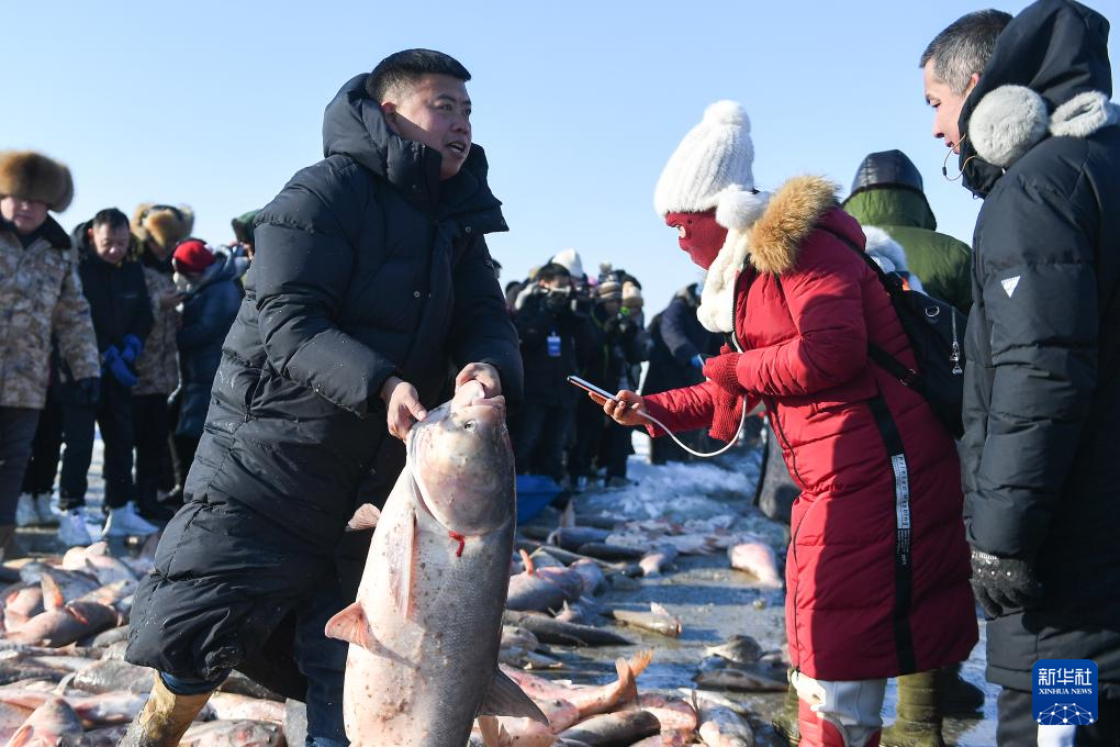 传统渔猎冬捕进行时