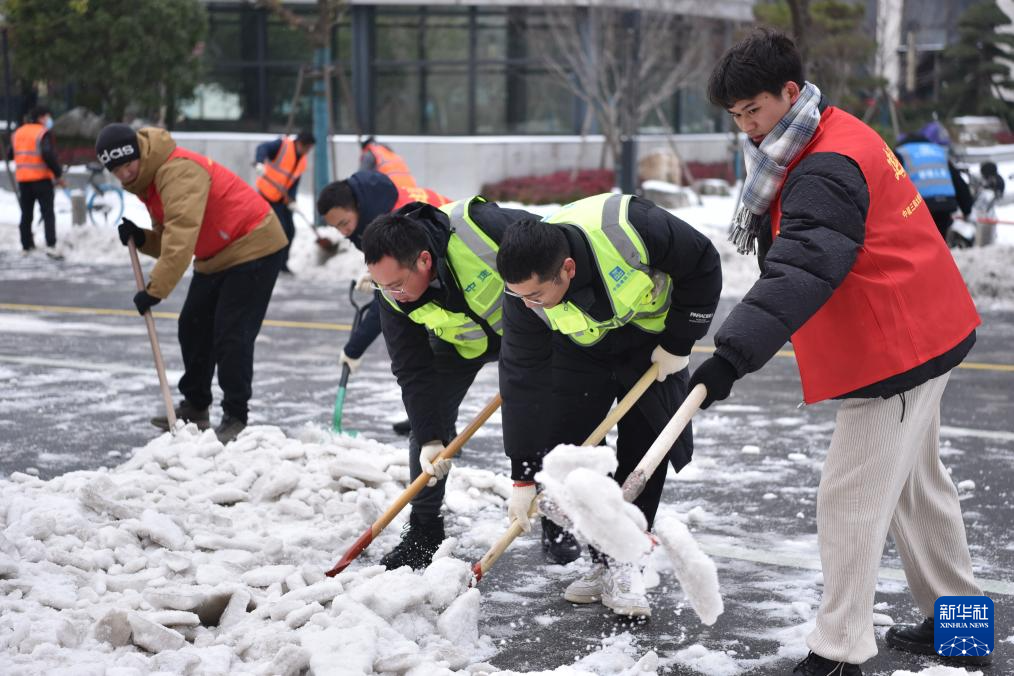 战冰雪　暖人心——湖北武汉干群接力应对冰雪灾害侧记