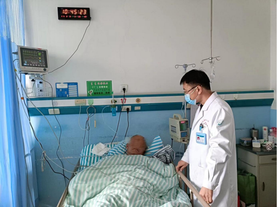 内蒙古鄂尔多斯市鄂托克旗人民医院技术突破：独立完成四例支架植入术，人才引进初见成效