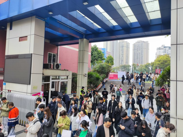 重庆2024公务员考试笔试今日开考 513人争一个岗位