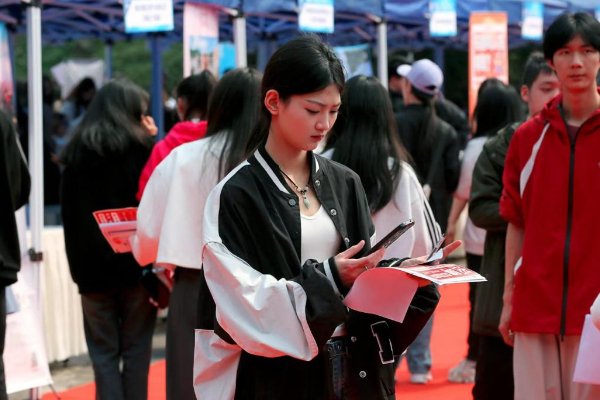 超5000个岗位 重庆市2024届毕业生就业双选会（文旅校企专场）举行 旅游主播等新兴岗位需求增加