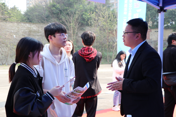 超5000个岗位 重庆市2024届毕业生就业双选会（文旅校企专场）举行 旅游主播等新兴岗位需求增加