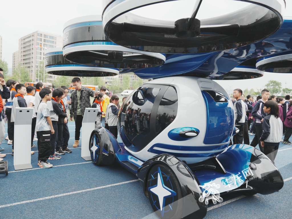 视频 | 超硬核！重庆南开两江中学的科技节惊现飞行汽车、直升机