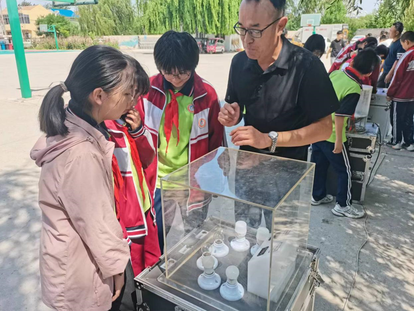 科普大篷车“开”进济阳新市镇中小学