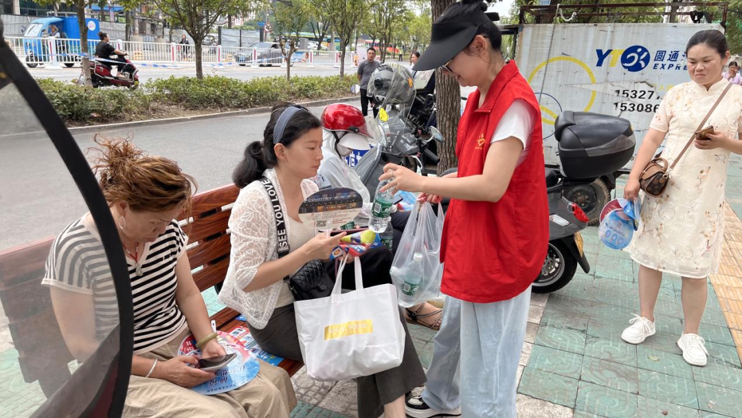 湖北省新华书店暖心伴考 助力学子逐梦