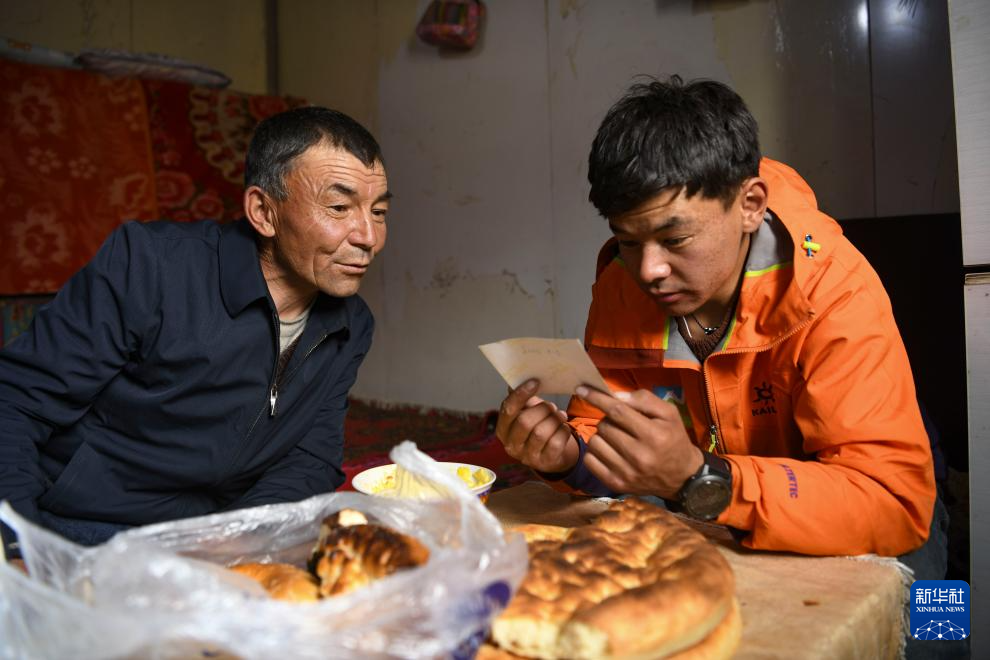 一座山，两代人——新疆牧民结缘国际登山