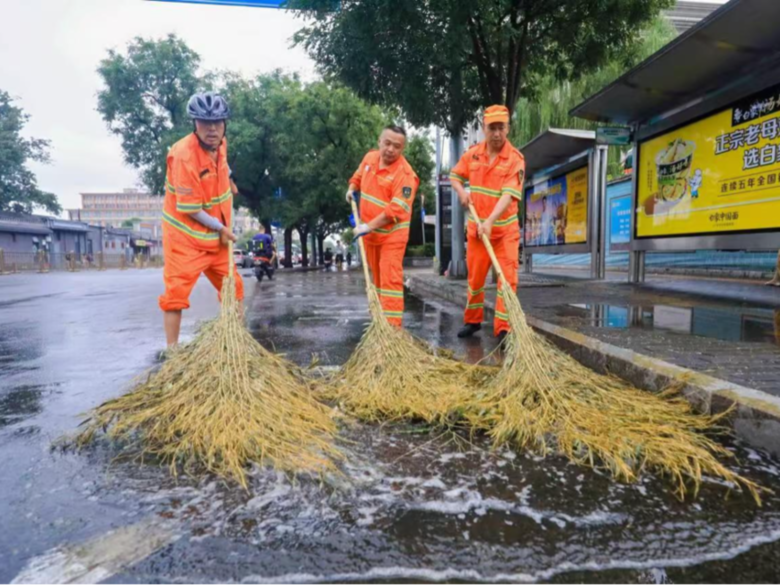 环雅丽都：风雨兼程，“汛”速出击！