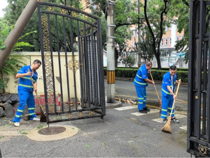 环雅丽都：风雨兼程，“汛”速出击！