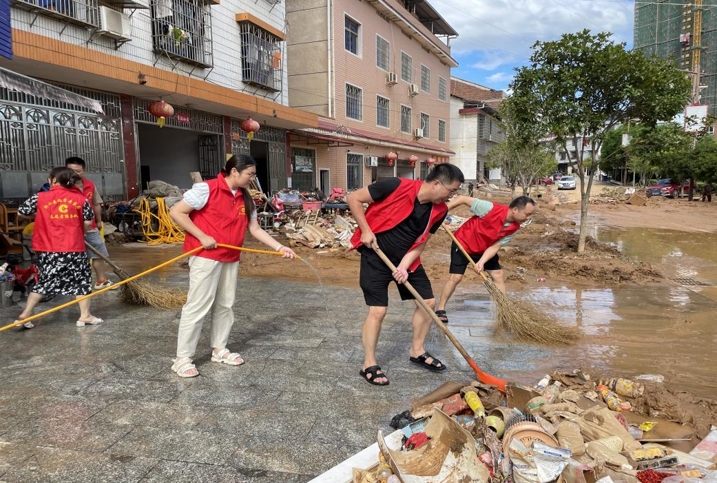 以雨为令 闻“汛”而动 当好群众守护者