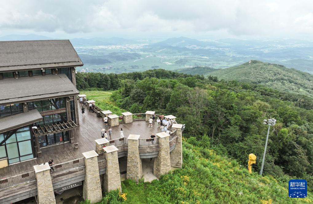 锚定现代化 改革再深化｜吉林市：滑雪场单色变彩色 带热消夏旅游季