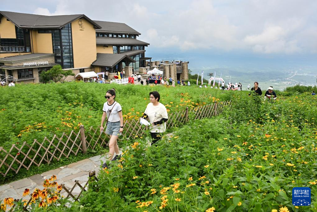 锚定现代化 改革再深化｜吉林市：滑雪场单色变彩色 带热消夏旅游季