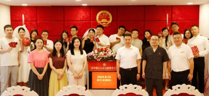 重庆多个区县婚姻登记处七夕节为爱“加班”