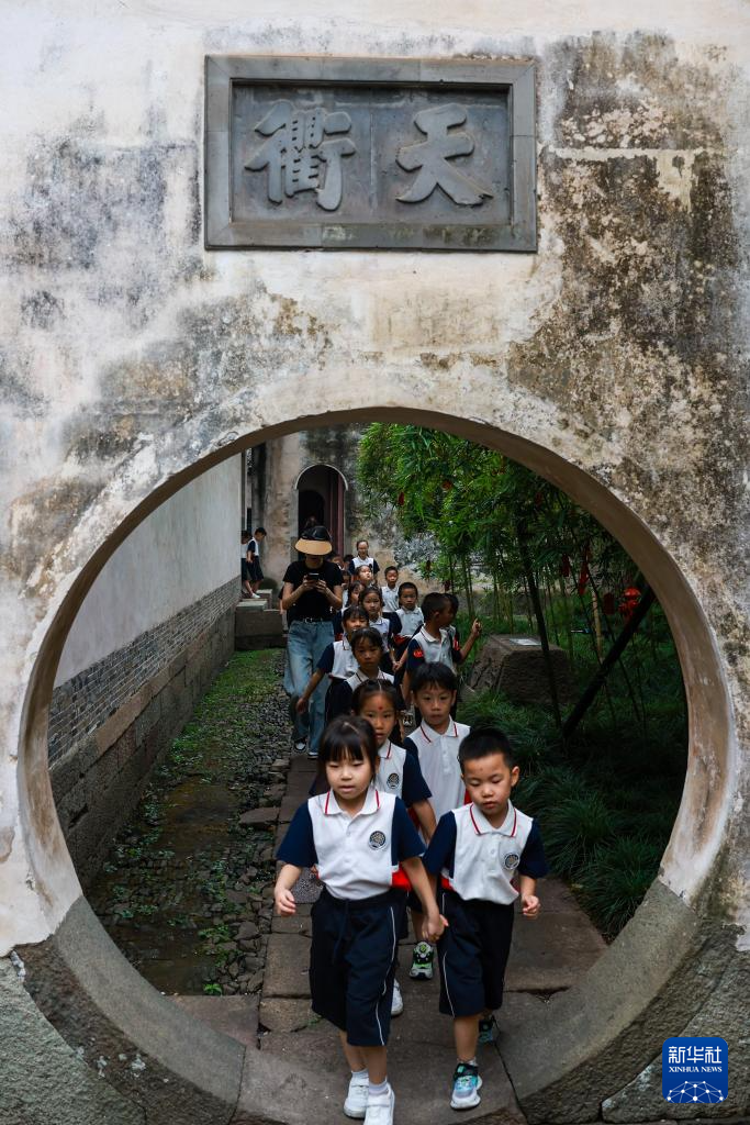 浙江宁波：古孔庙里的开学礼