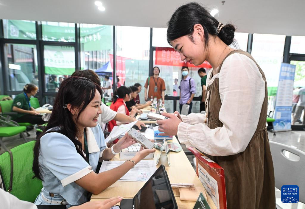 江苏南京：新校区迎来新同学