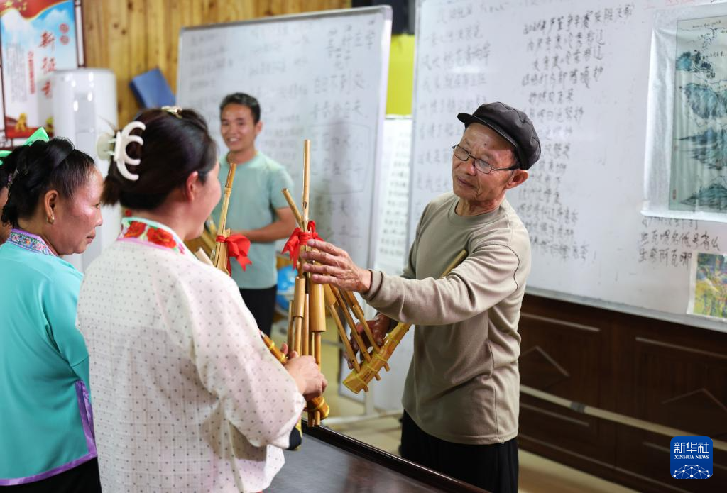 印象广西——苗寨父子逐梦大苗山