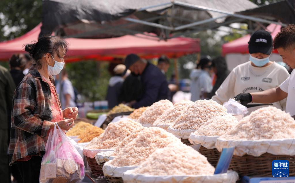 国道之行 海阔天空｜“花式逛集”迎中秋