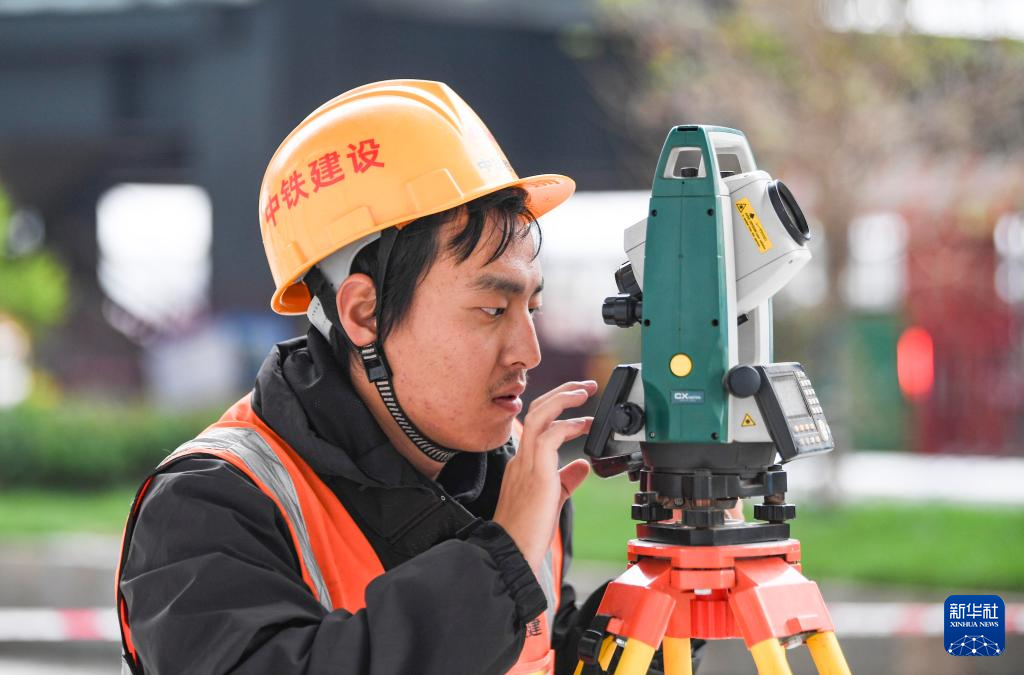 西部地区最大高铁枢纽站建设正酣