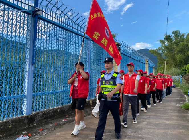 党建引领守边关，警民共建平安路