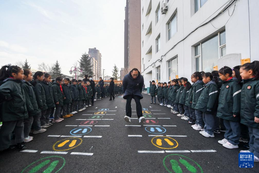 “课间一刻钟”活力满校园