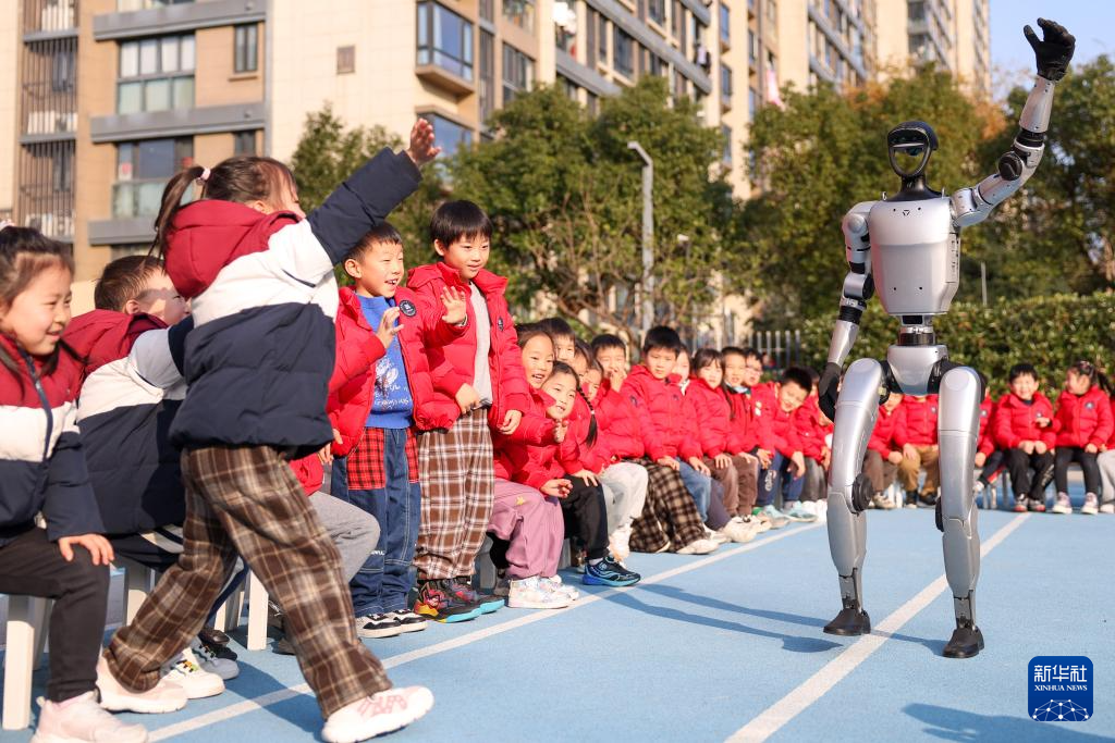 浙江宁波：幼儿园来了机器人