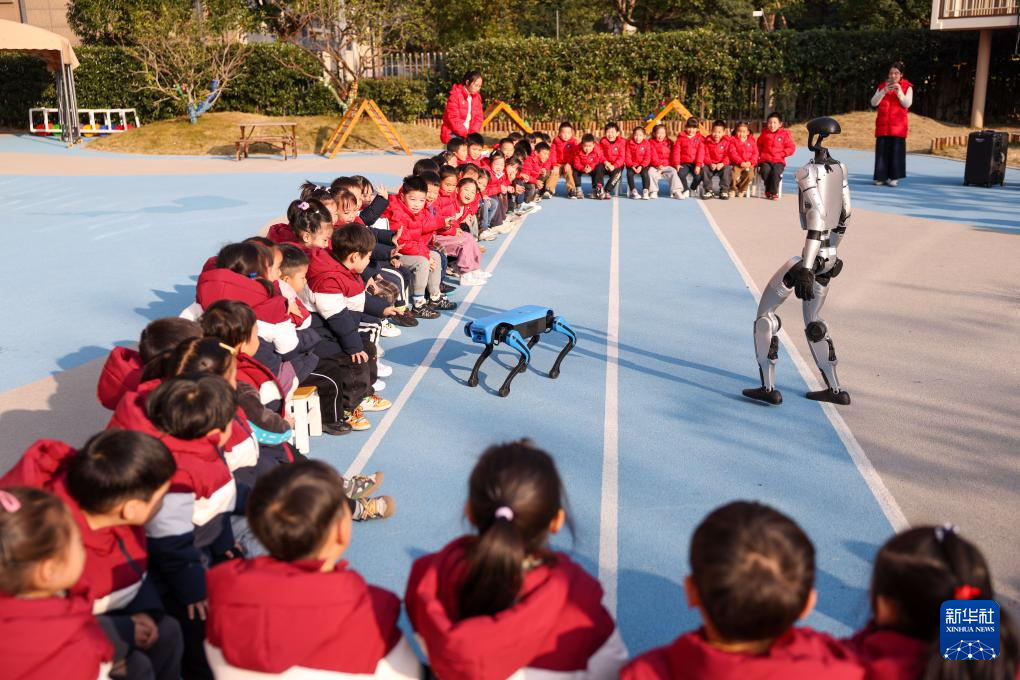 浙江宁波：幼儿园来了机器人