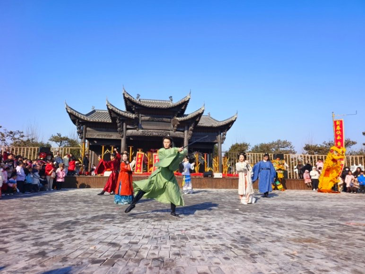 藝術(shù)賦能鄉(xiāng)村振興 “醉東風(fēng)·醉年味”非遺大年開門紅