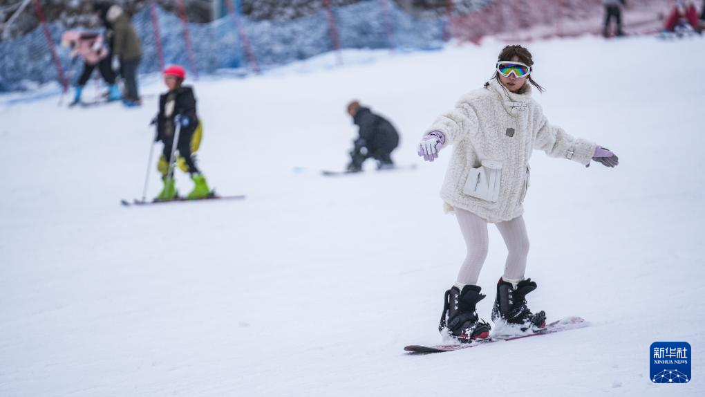 贵州六盘水：高山“冷资源”带热冰雪经济