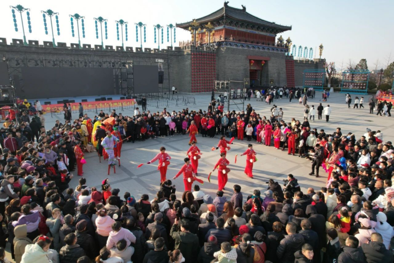 元宵佳节游山东，千灯照夜满街欢腾