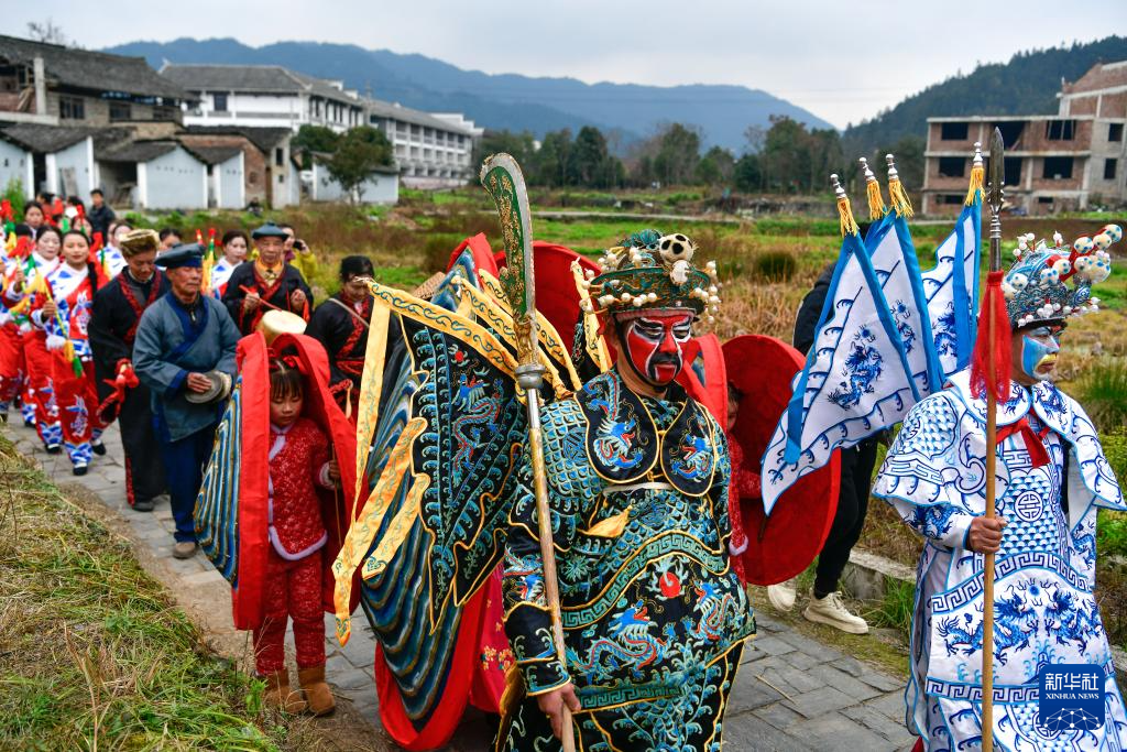 新春走基层｜贵州锦屏：“村晚”迎元宵 民俗闹古城