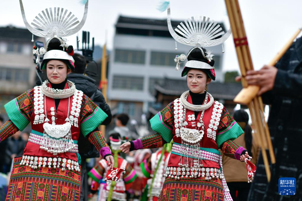 两对苗族双胞胎姐妹共赴“甘囊香”