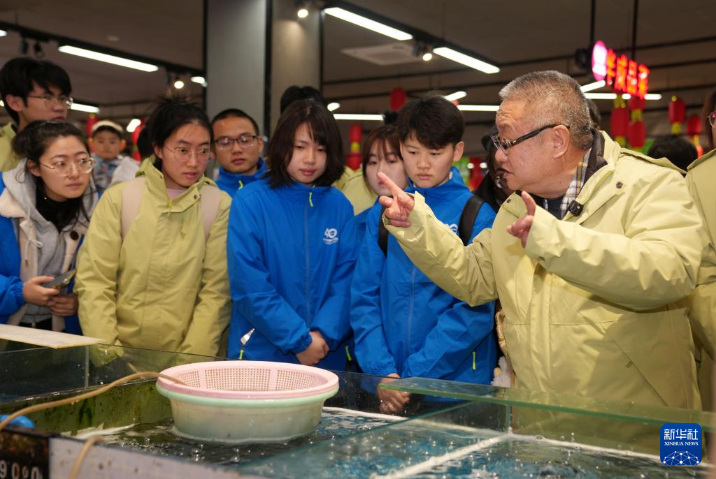 进乡村、跑市场：“新农班”大学生的开学第一课