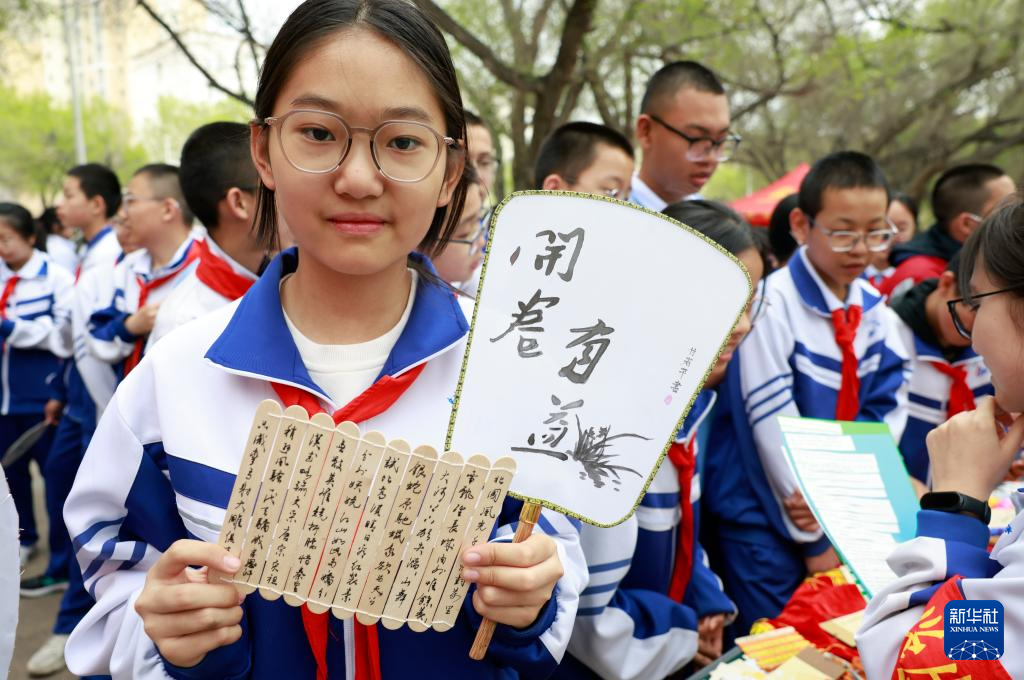 乌鲁木齐：书香满校园