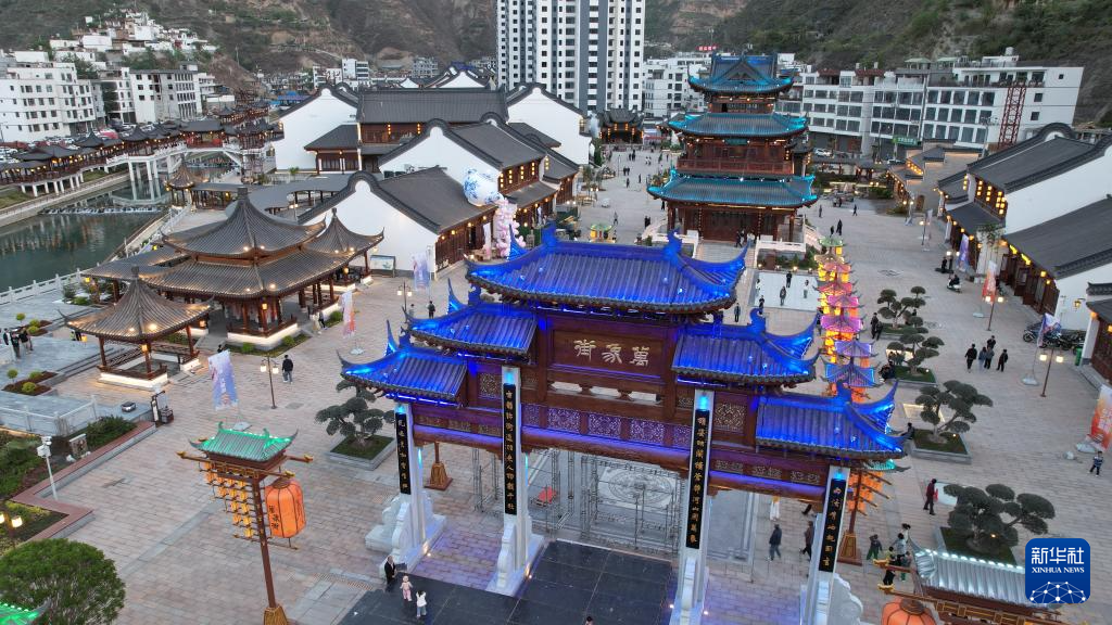 甘肃陇南：文旅新地标武都万象街将向公众开放