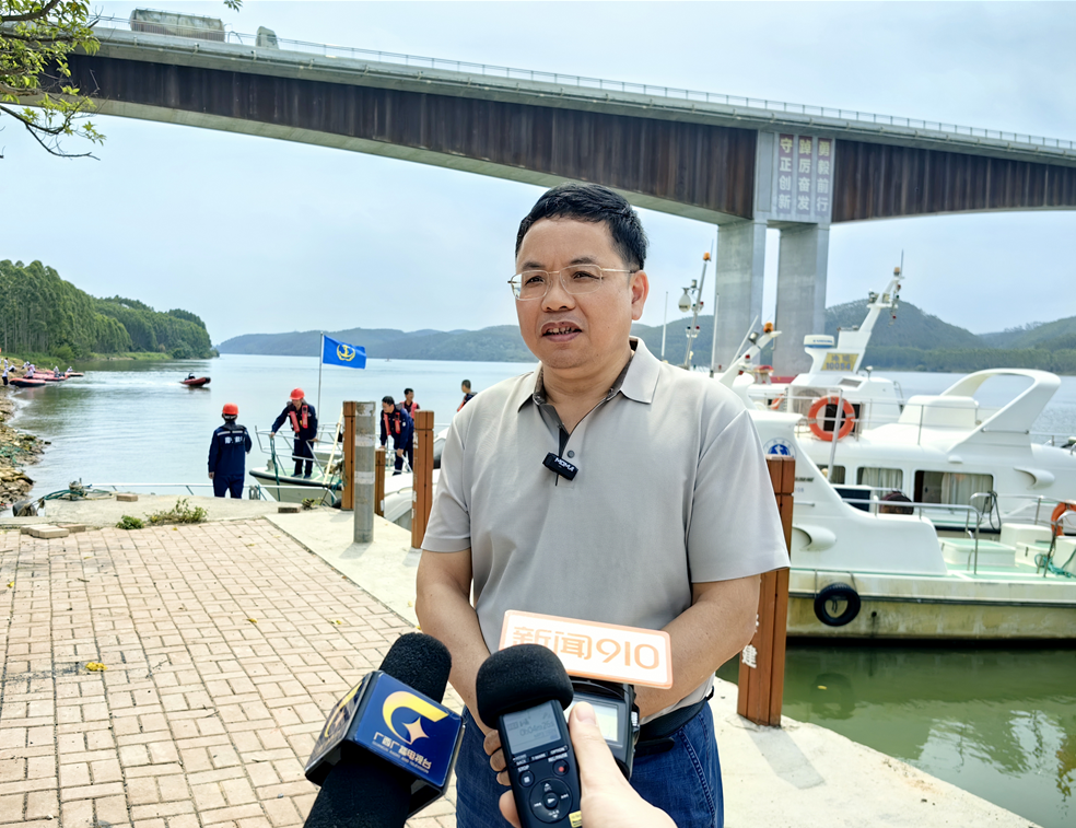 桂西公路发展中心联合多部门开展公路桥梁突发事件应急救援演练