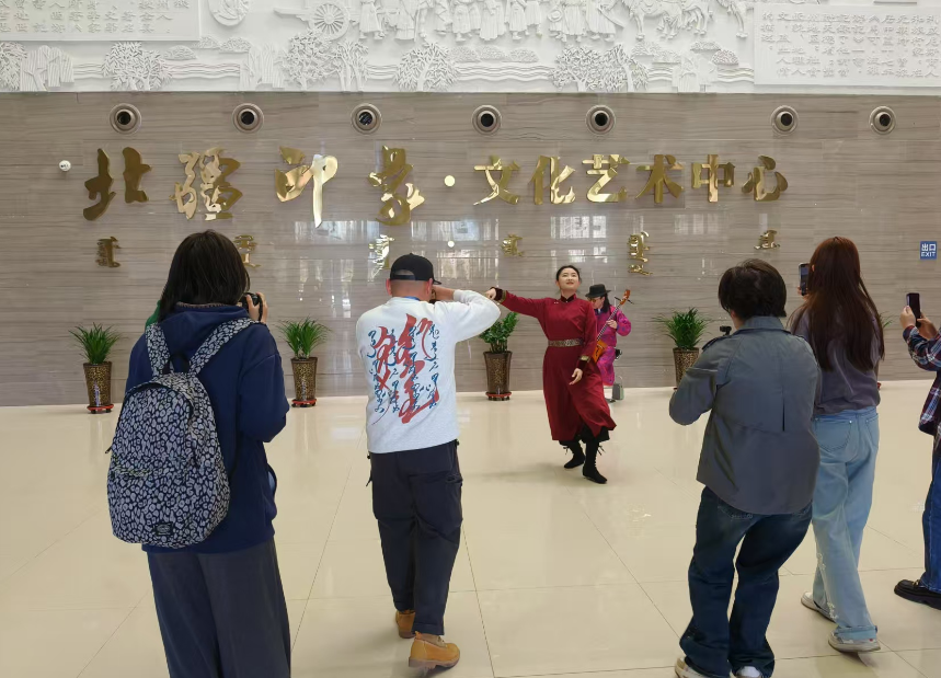 “一路生花——媒体看青城”活动在内蒙古呼和浩特市玉泉区、赛罕区再次开启