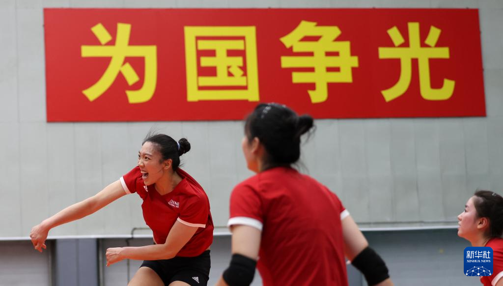 新一届中国女排在京举行公开训练课