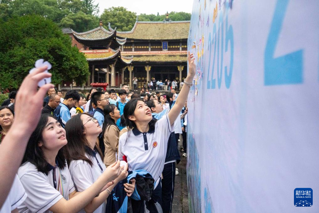 湖南浏阳：成人礼 致青春