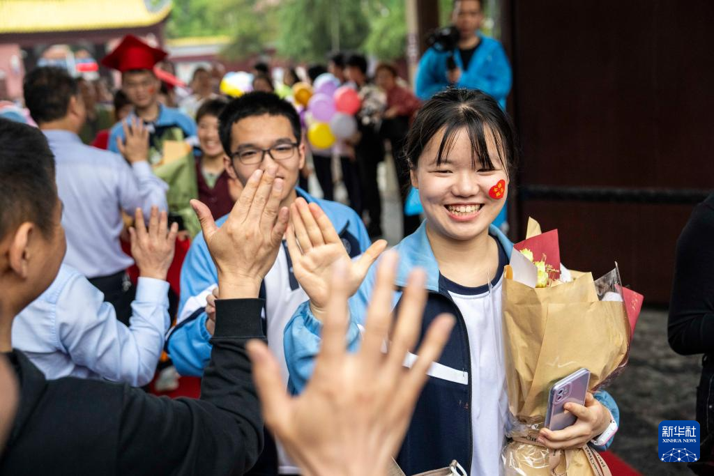 湖南浏阳：成人礼 致青春