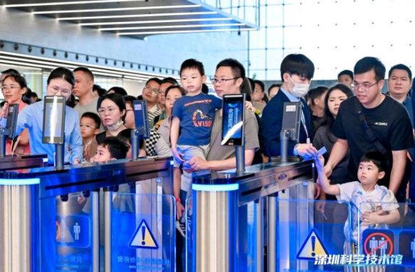 “大飞船”正式启航！深圳科学技术馆开馆首日人气火爆
