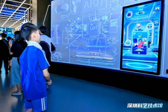 “大飞船”正式启航！深圳科学技术馆开馆首日人气火爆