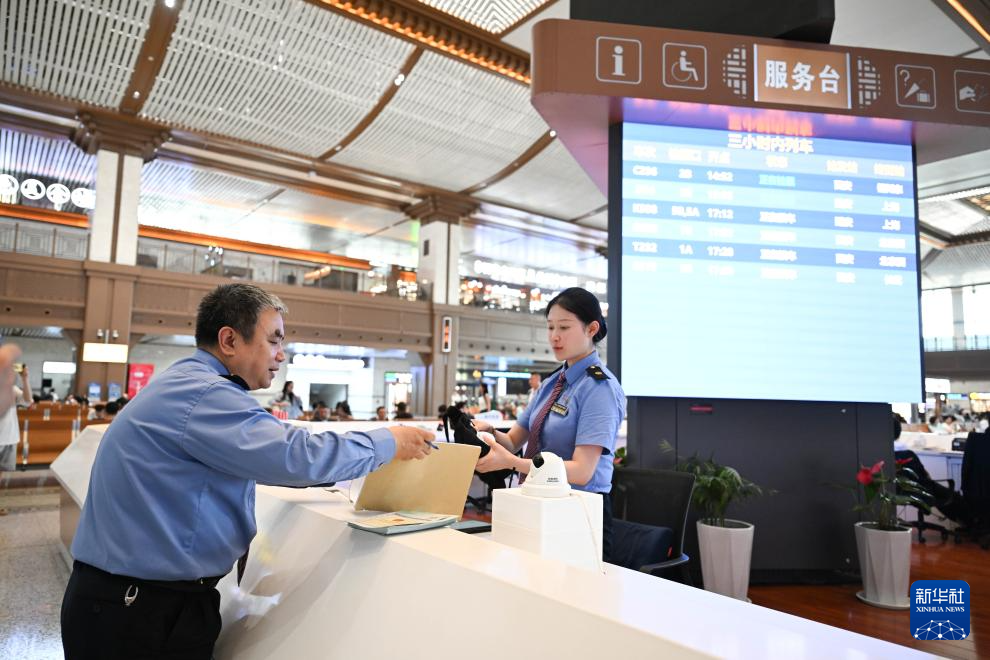 西安站里的“解忧”老谭：帮遗失物品“回家”