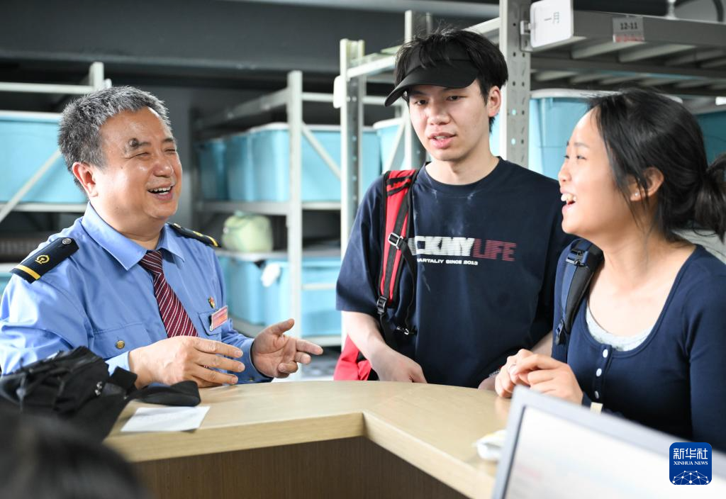 西安站里的“解忧”老谭：帮遗失物品“回家”