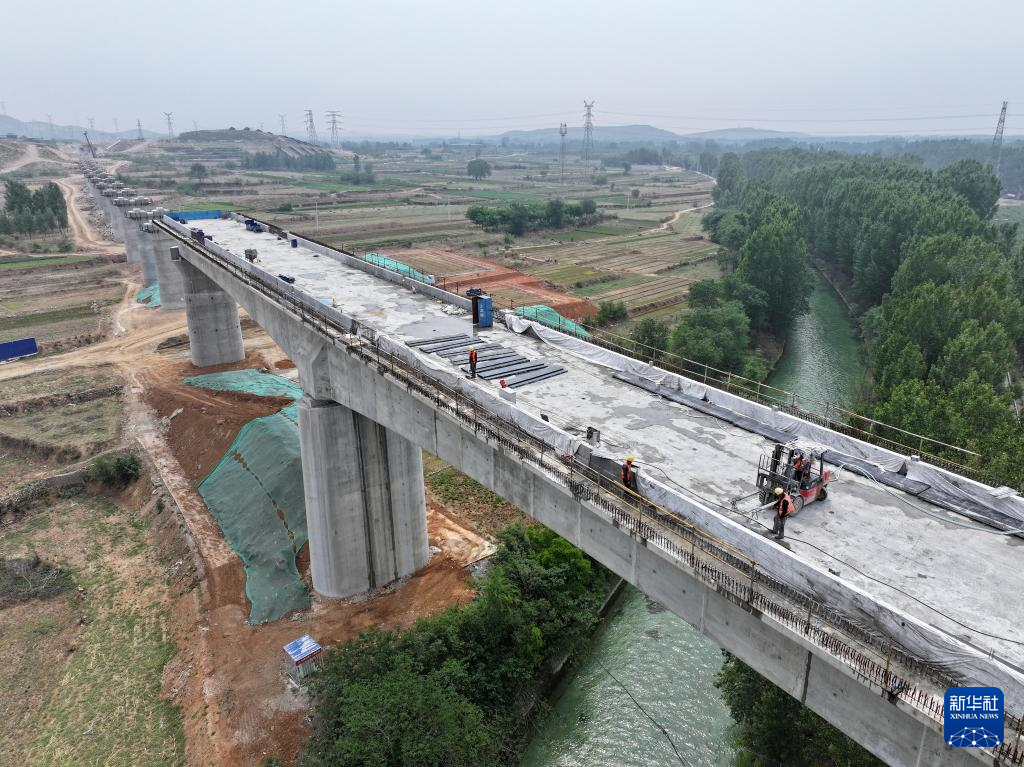 雄忻高铁河北段建设高效推进