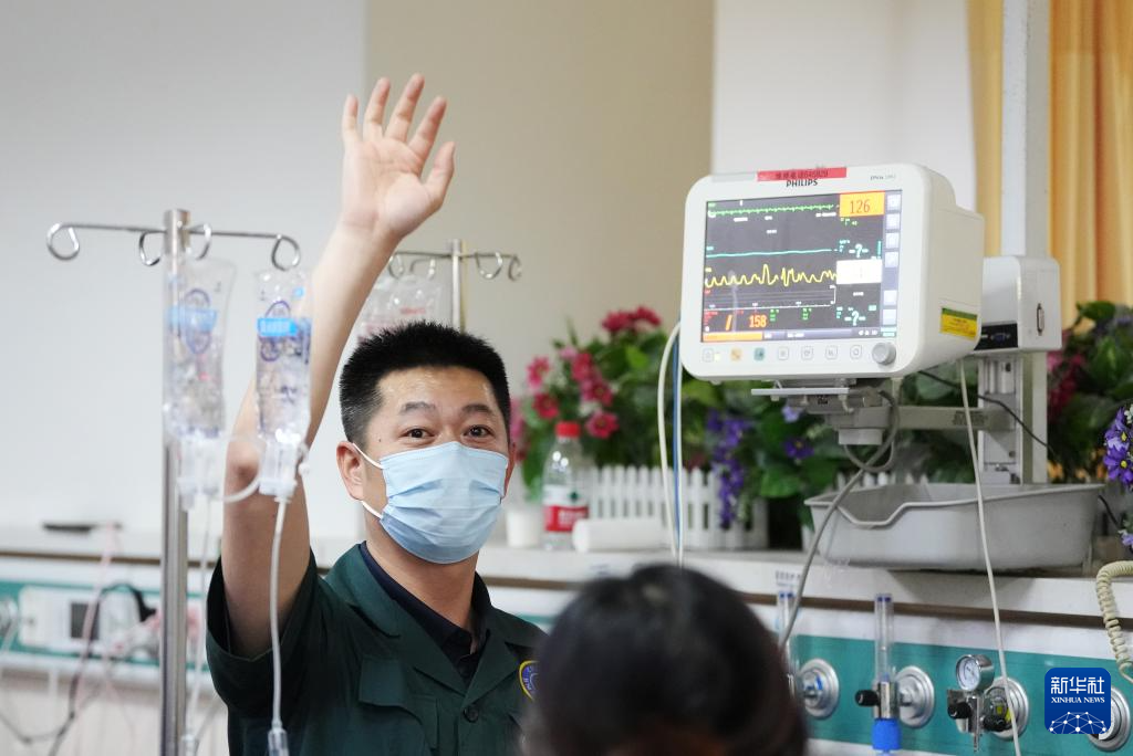 图片故事丨急诊科里的守护者