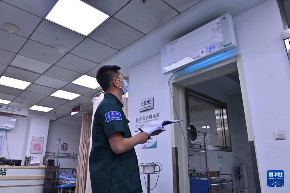 图片故事丨急诊科里的守护者