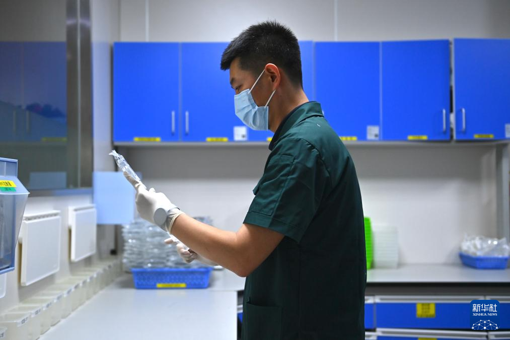 图片故事丨急诊科里的守护者