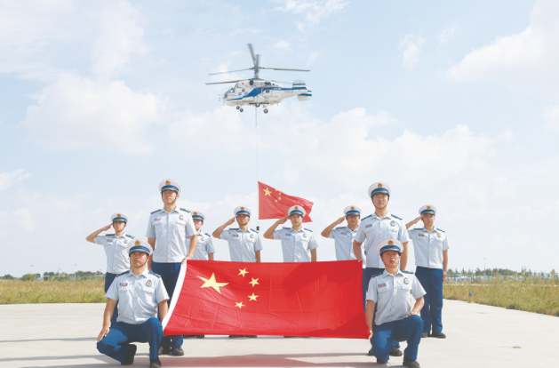 炽热风暴中的“火焰蓝”——青岛消防救援支队航空救援大队英雄侧记