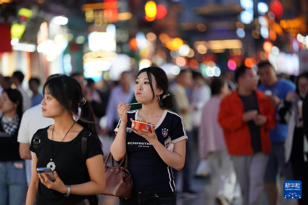 城市夜生活点燃“夜经济”