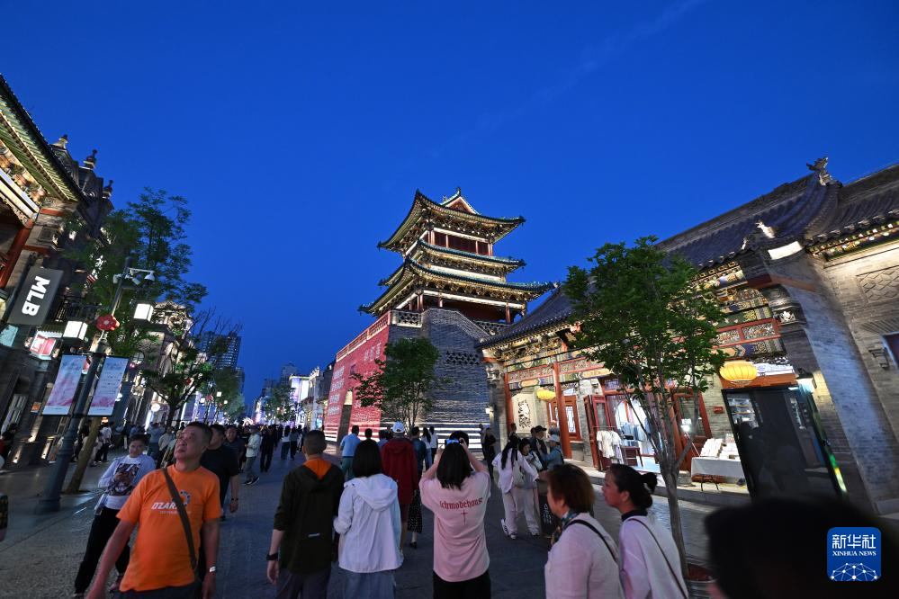 城市夜生活点燃“夜经济”